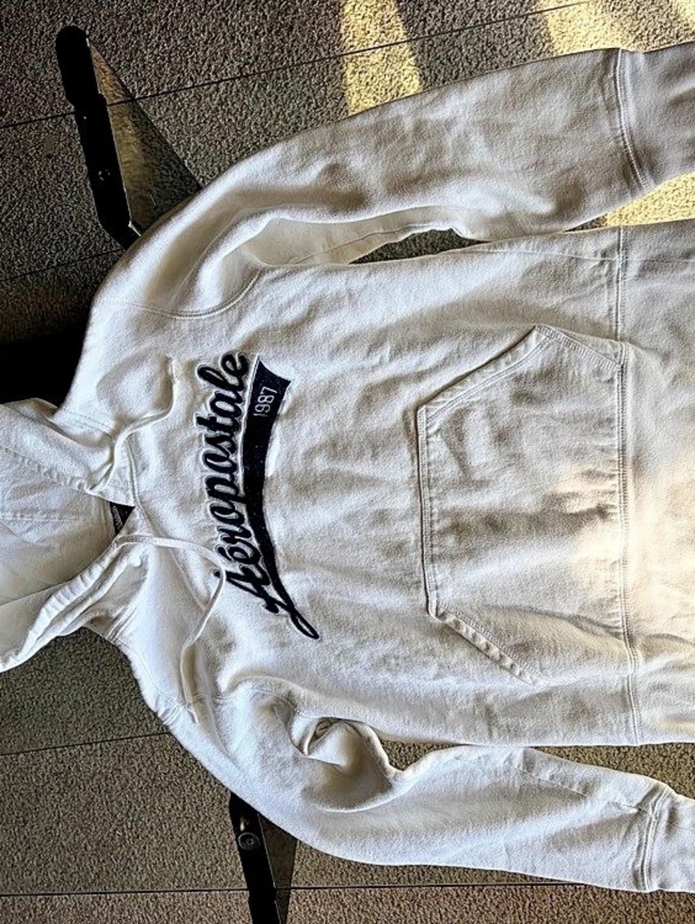 Aeropostale Pullover Hoodie in White Size Small